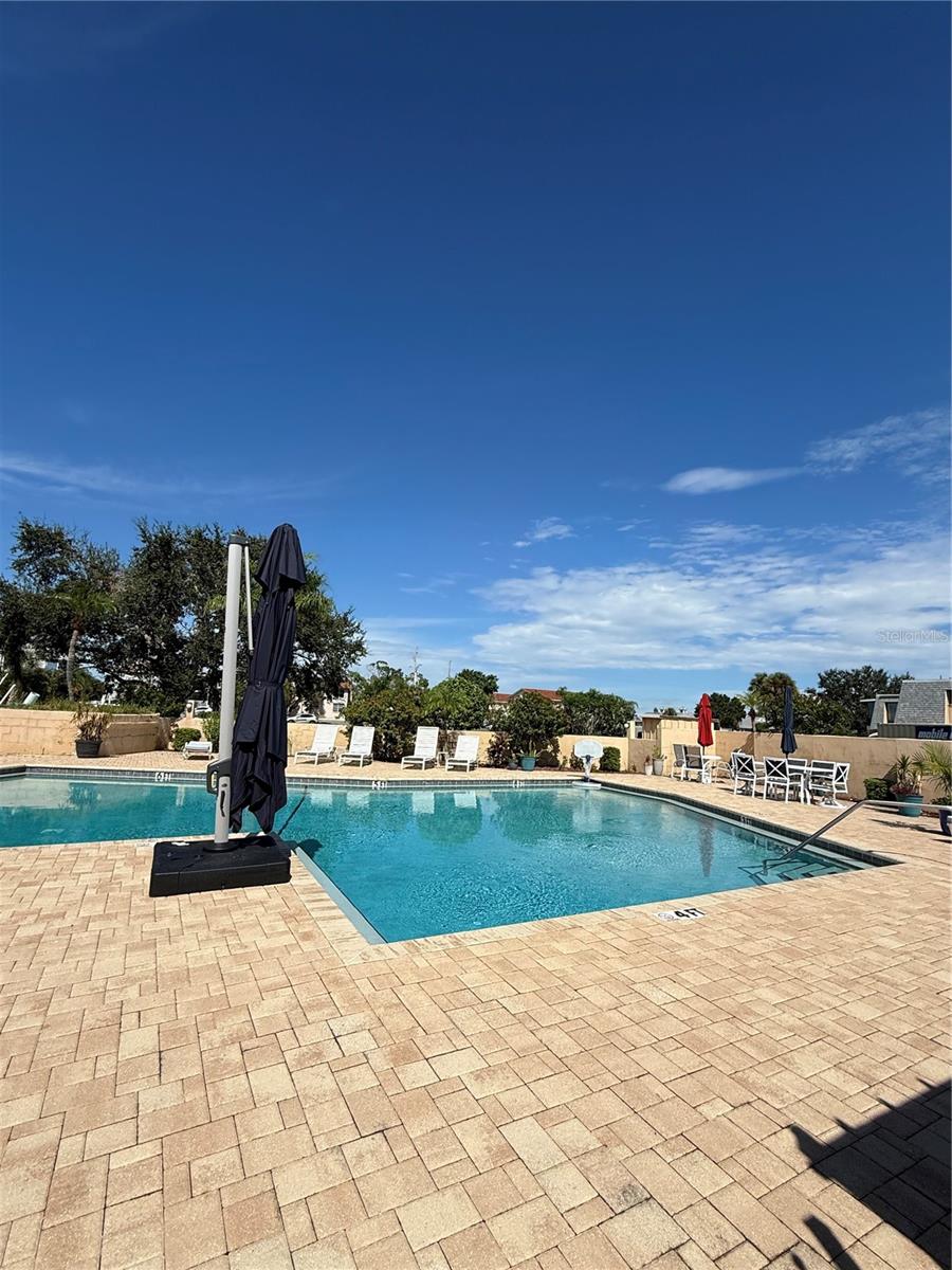 BAL HARBOUR CHATEAUX CONDOMINI - Residential