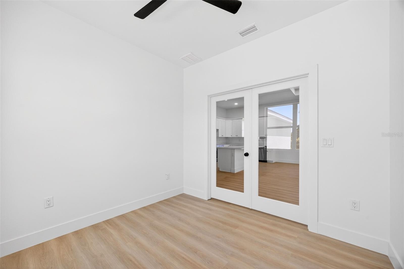 CHARLOTTE PARK - Residential