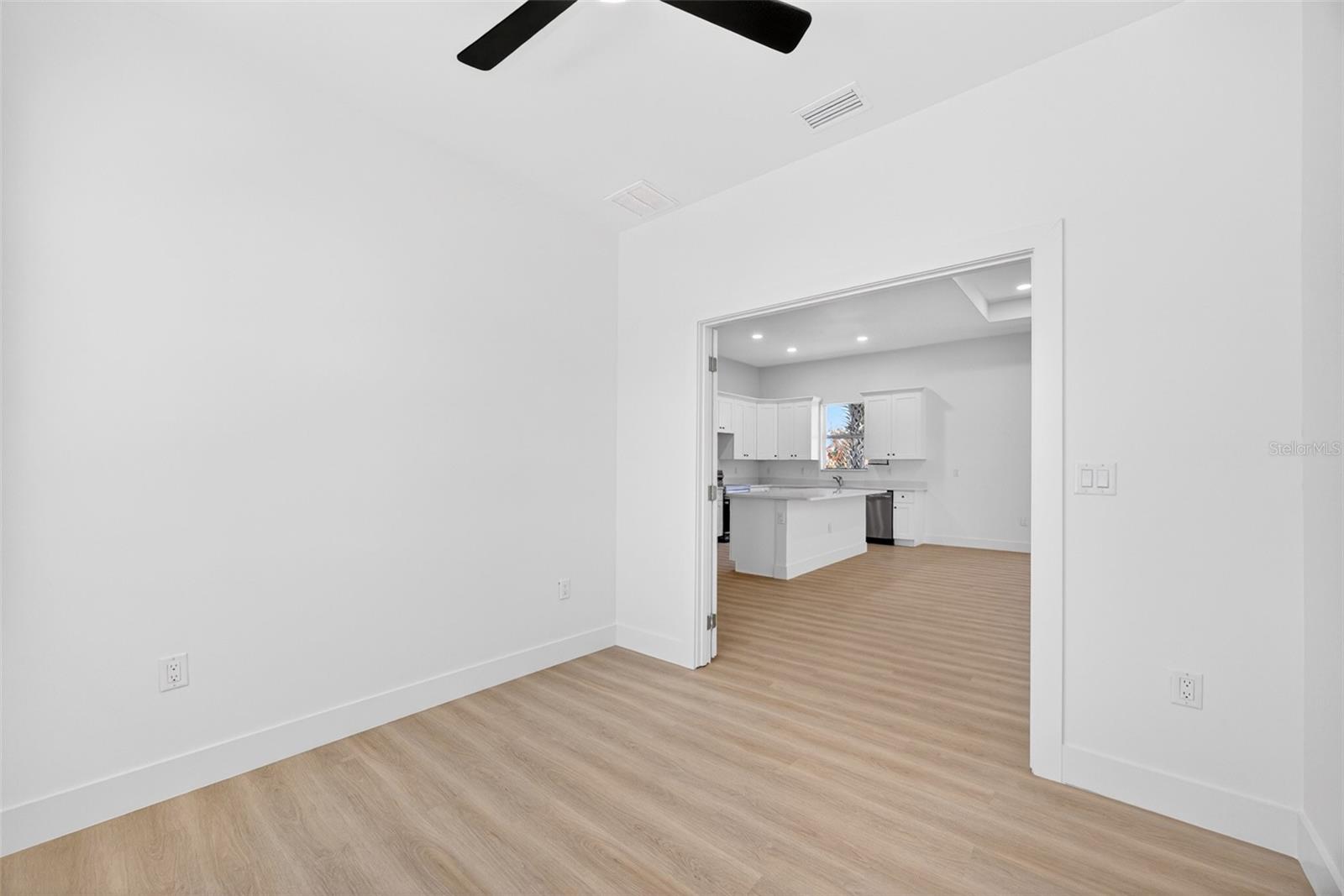 CHARLOTTE PARK - Residential