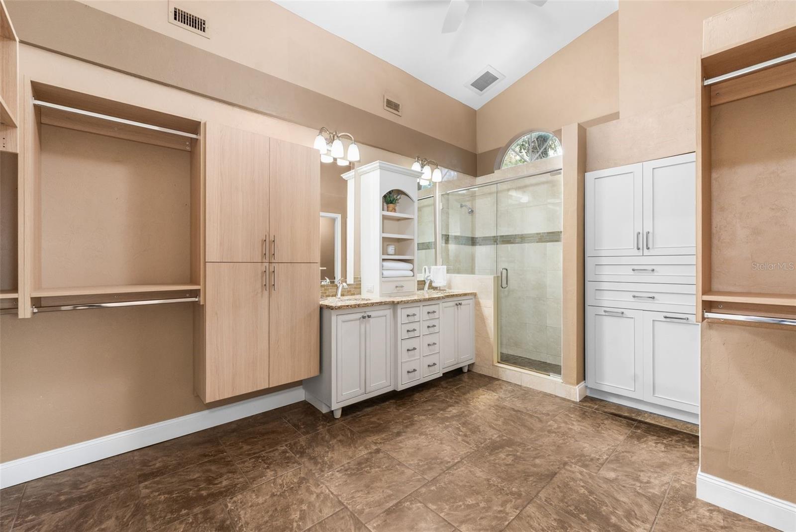GRAND CENTRAL STA CLUSTER PH I - Residential