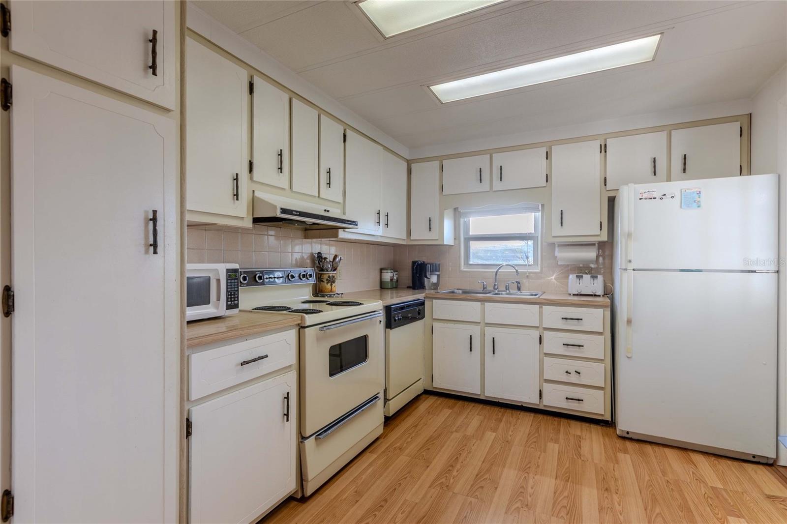 MAPLE LEAF ESTATES - Residential