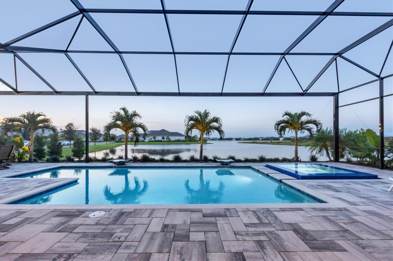 LAKE CLUB - Residential