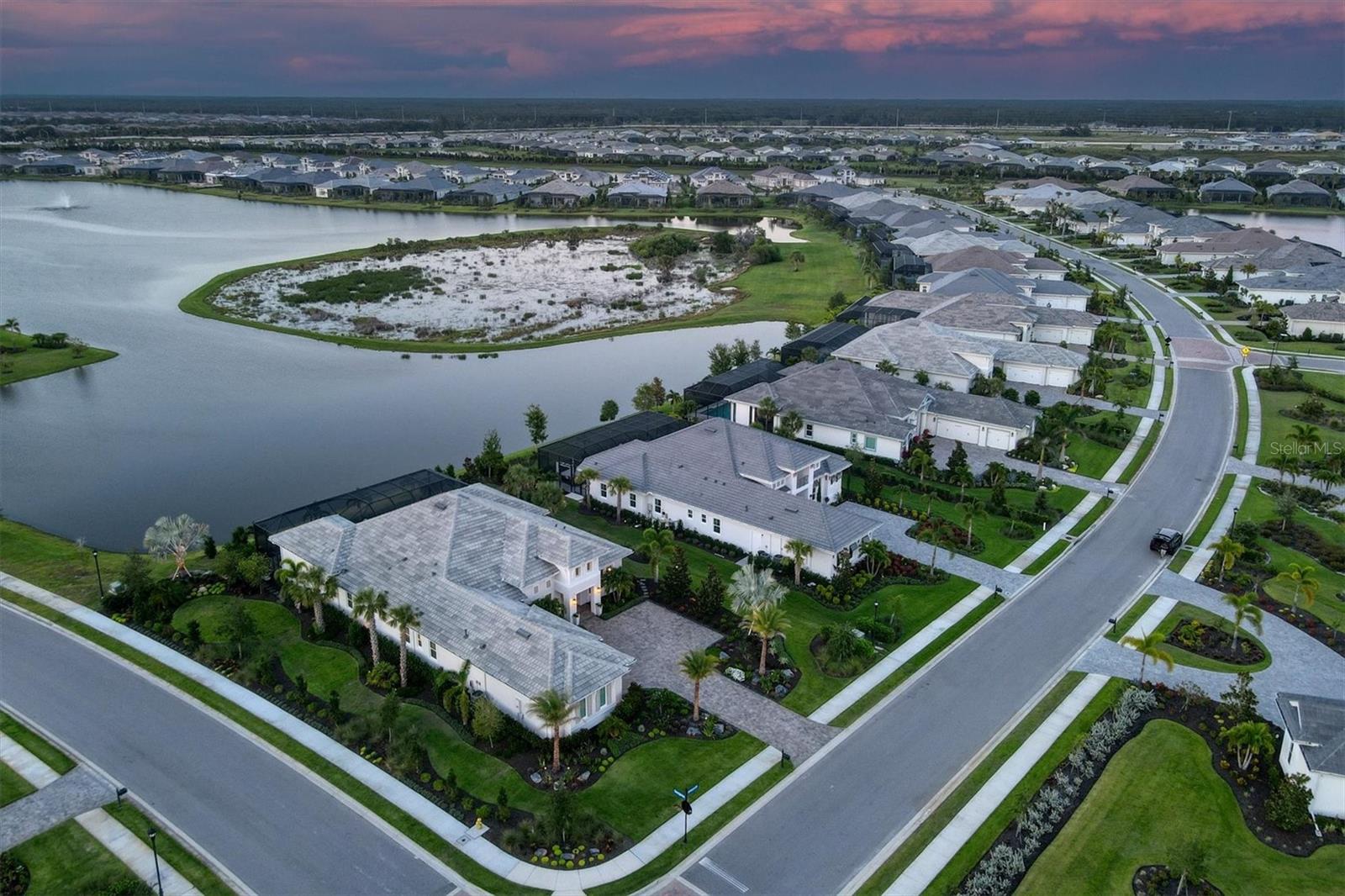 LAKE CLUB - Residential