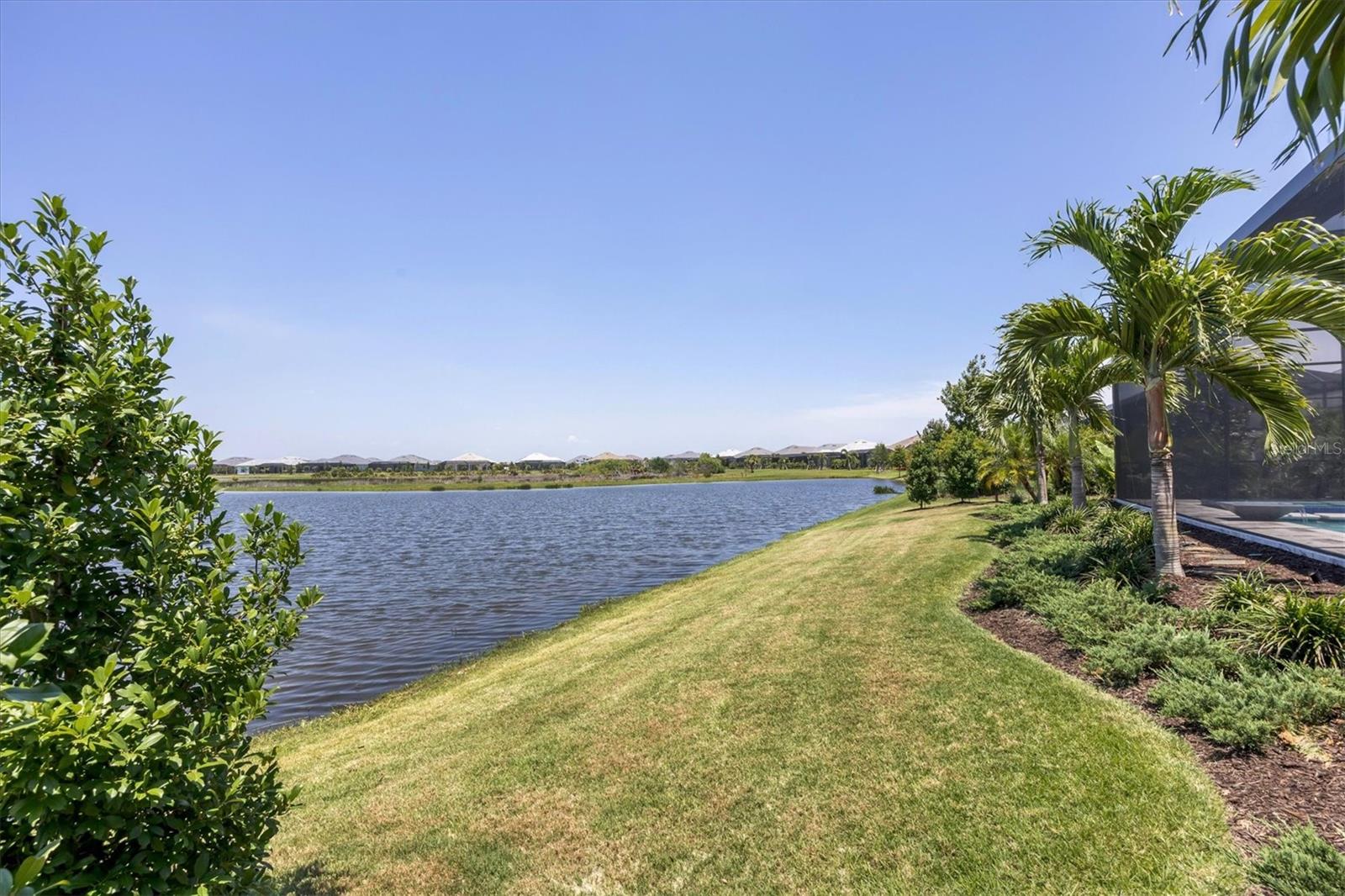 LAKE CLUB - Residential