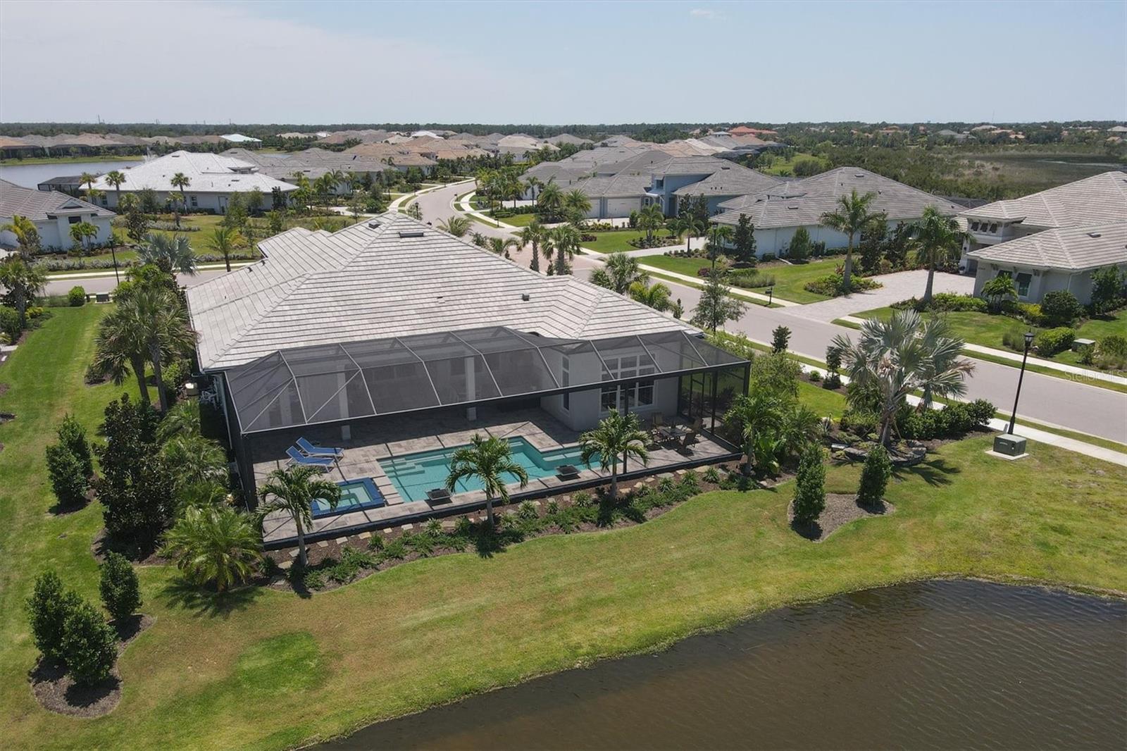 LAKE CLUB - Residential