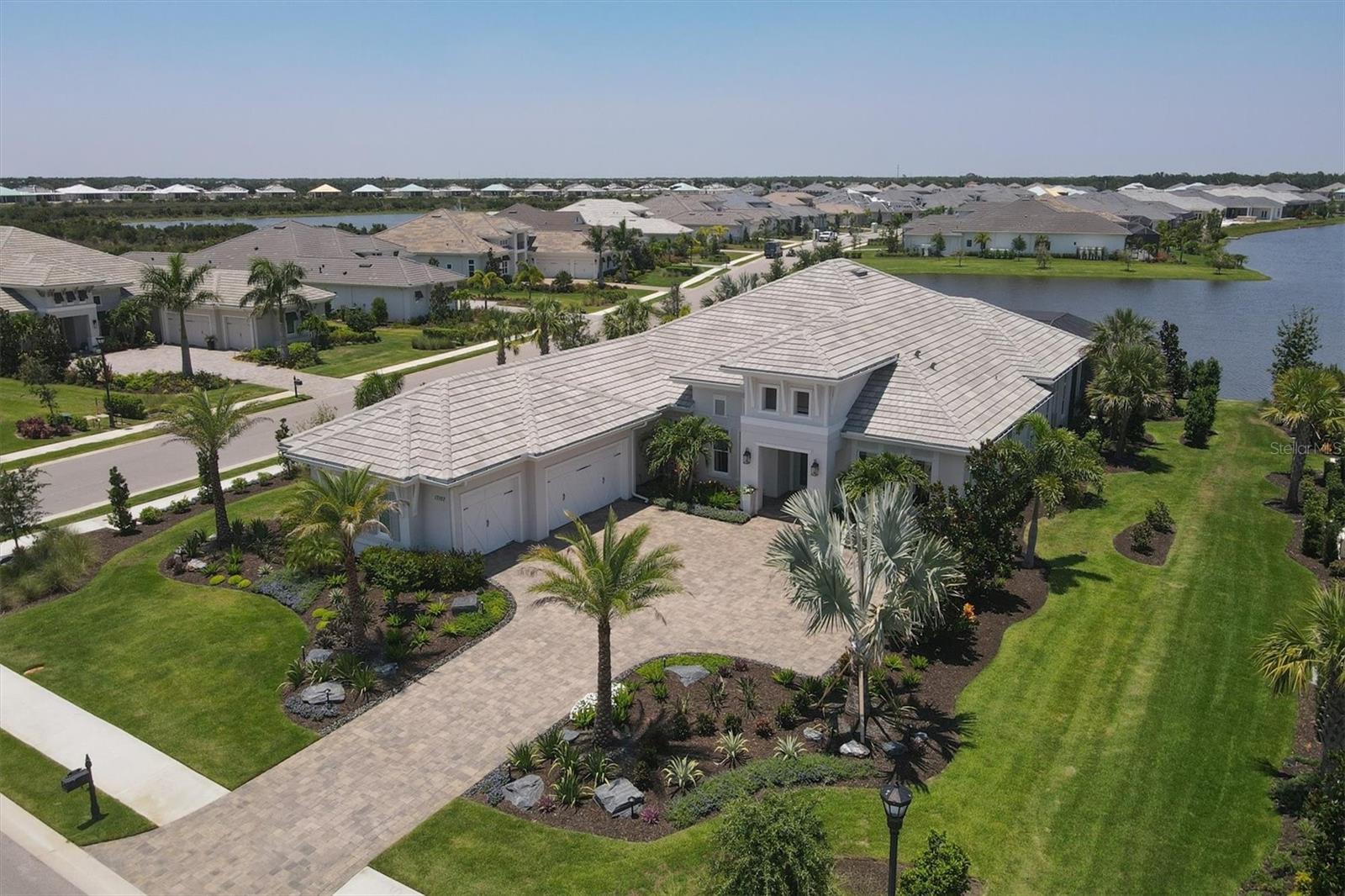 LAKE CLUB - Residential