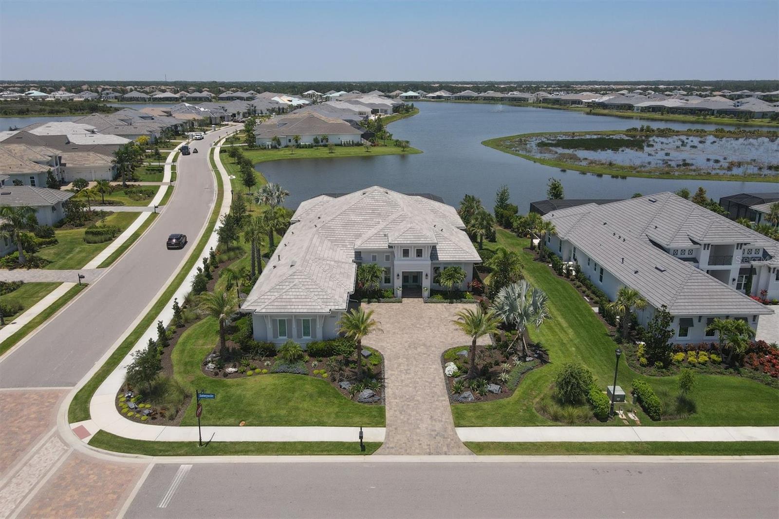 LAKE CLUB - Residential