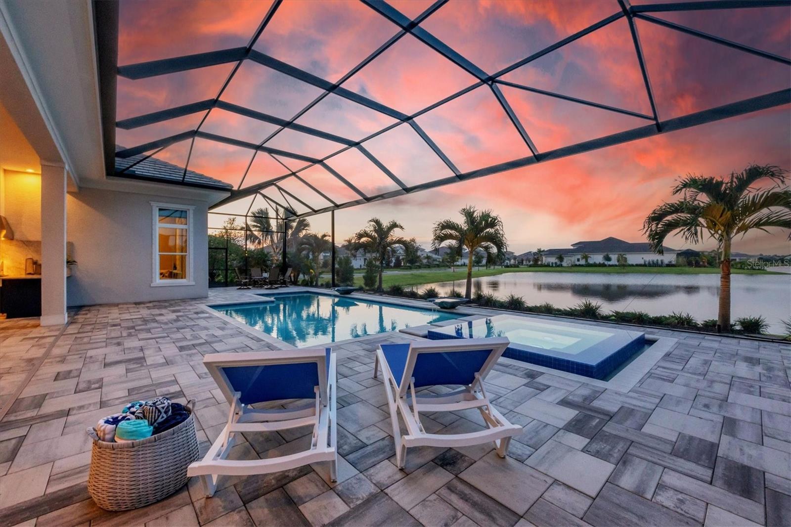 LAKE CLUB - Residential