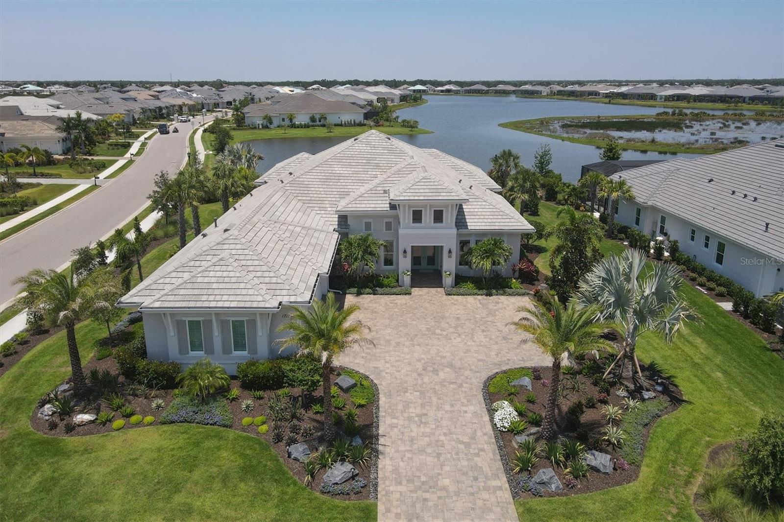 LAKE CLUB - Residential