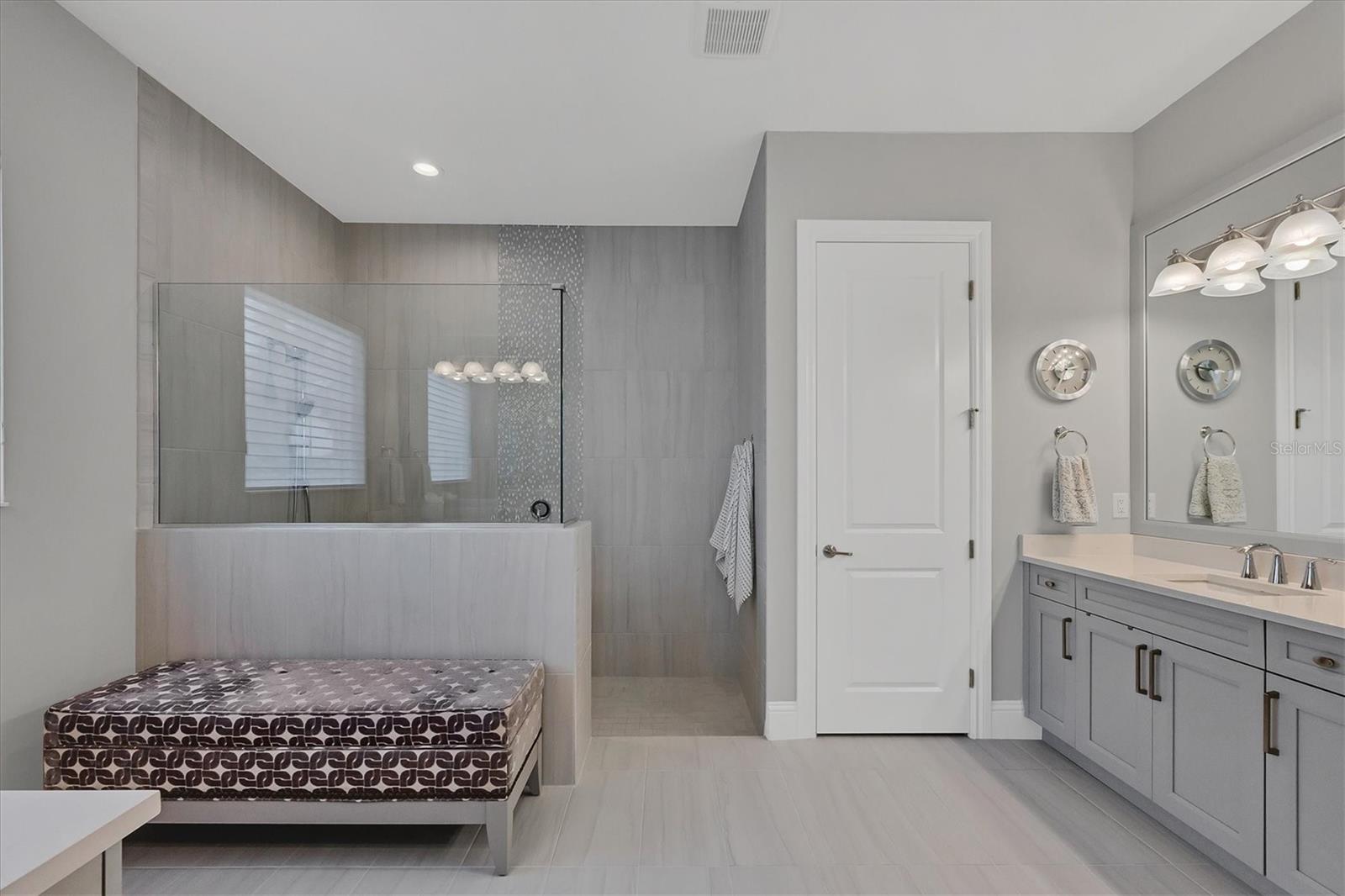 LAKE CLUB - Residential