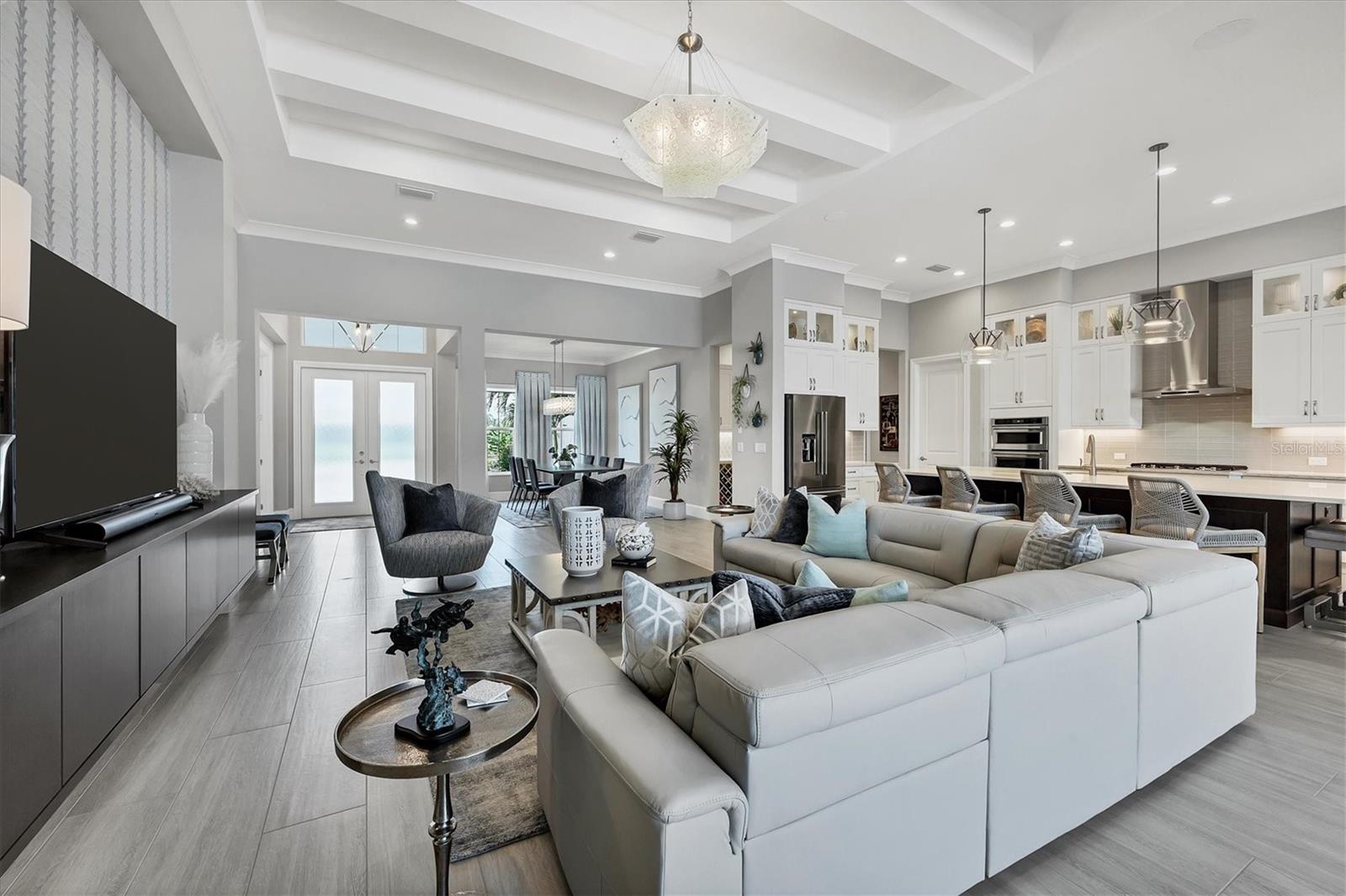 LAKE CLUB - Residential