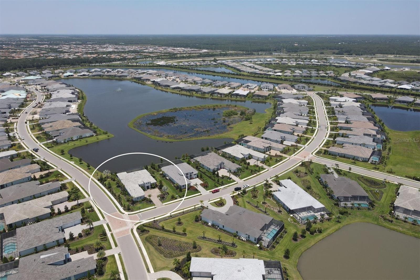 LAKE CLUB - Residential