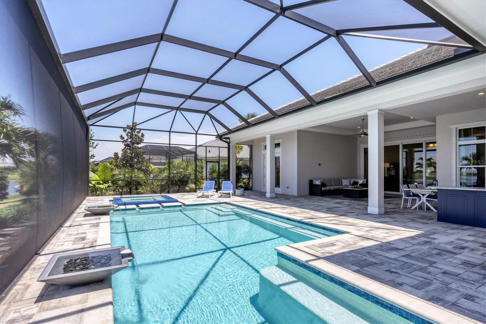 LAKE CLUB - Residential