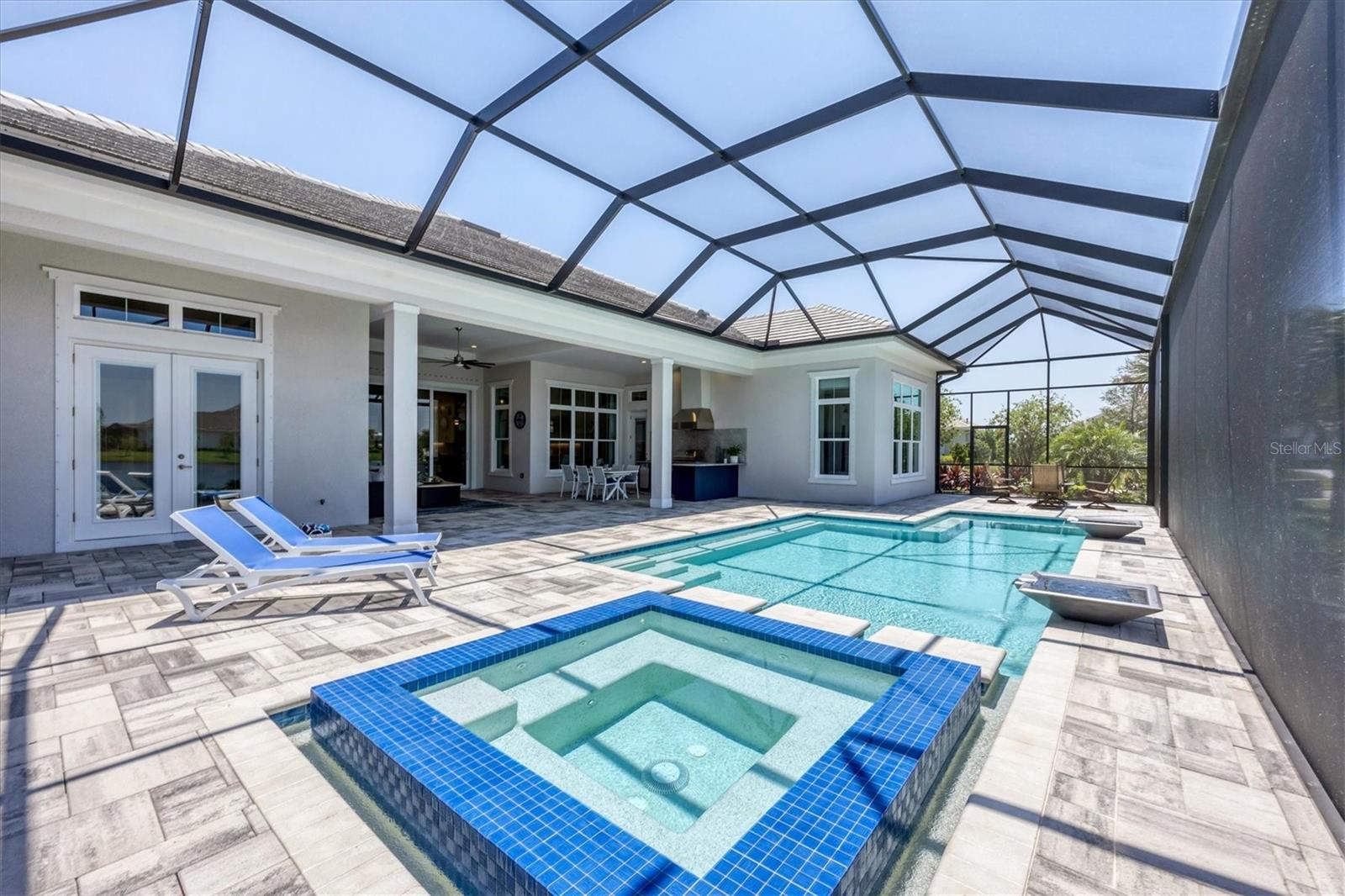 LAKE CLUB - Residential