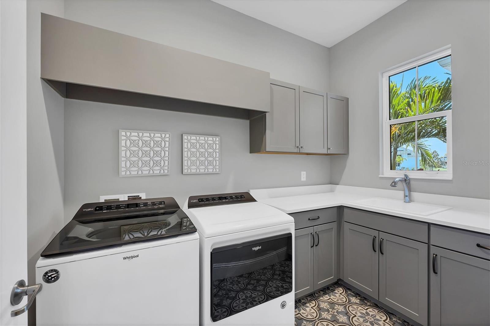 LAKE CLUB - Residential