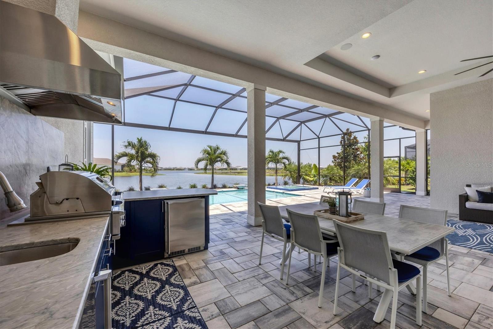 LAKE CLUB - Residential