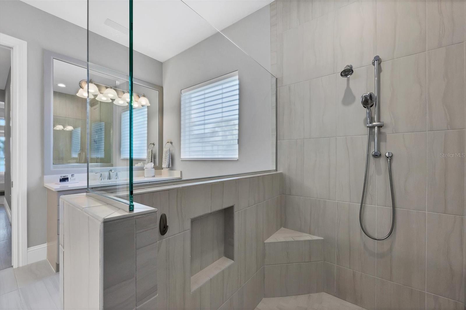 LAKE CLUB - Residential