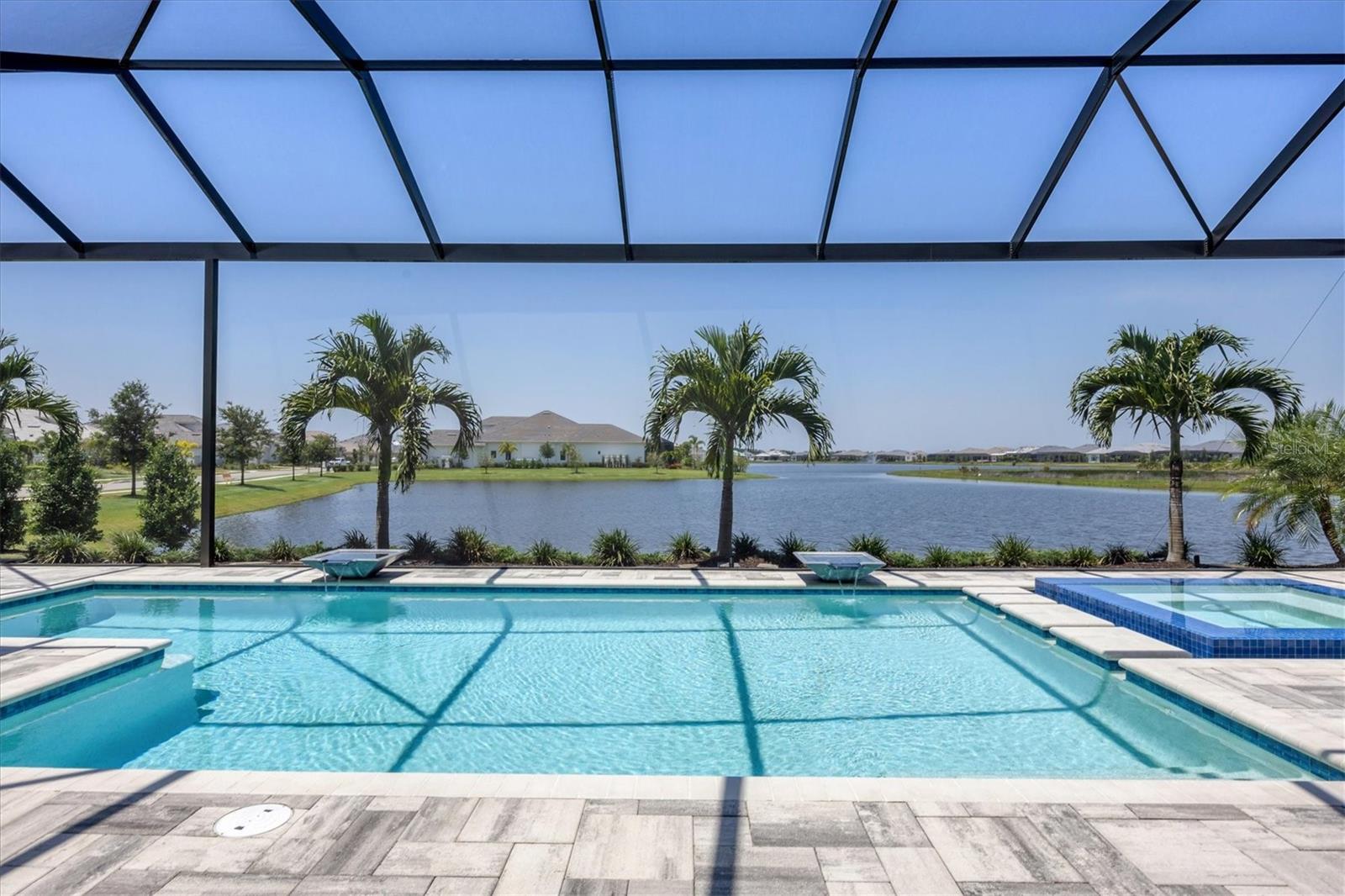 LAKE CLUB - Residential