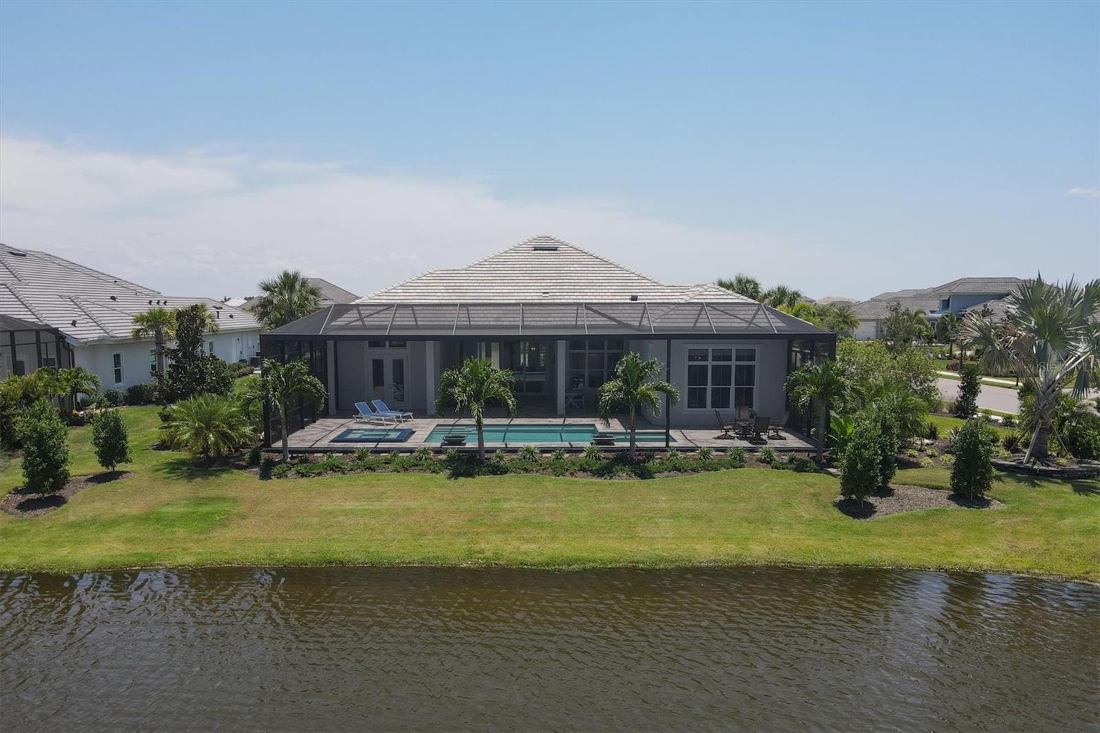 LAKE CLUB - Residential