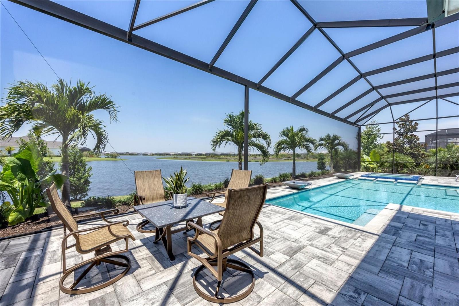 LAKE CLUB - Residential