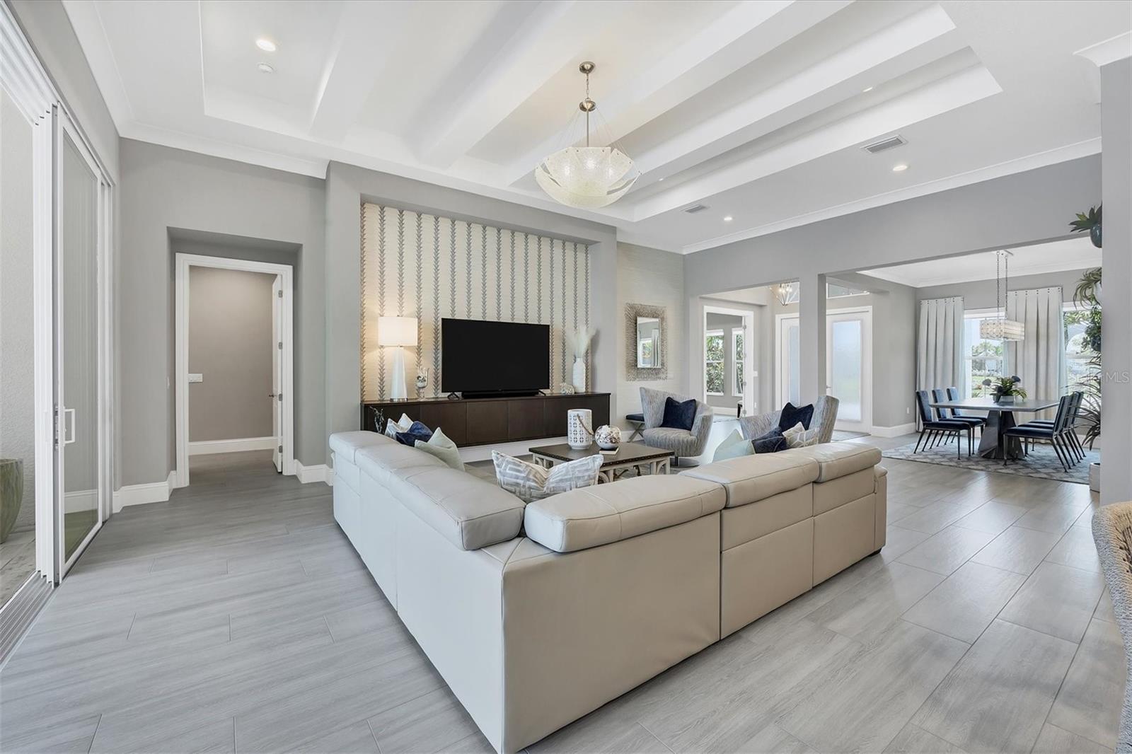 LAKE CLUB - Residential