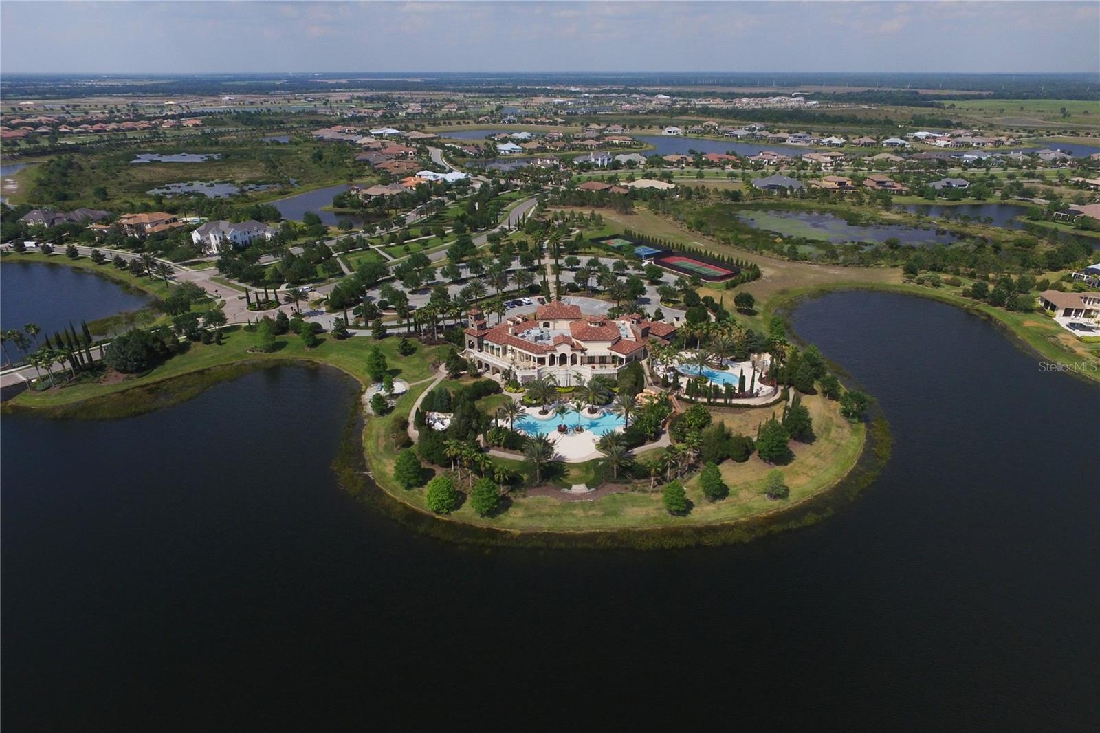 LAKE CLUB - Residential