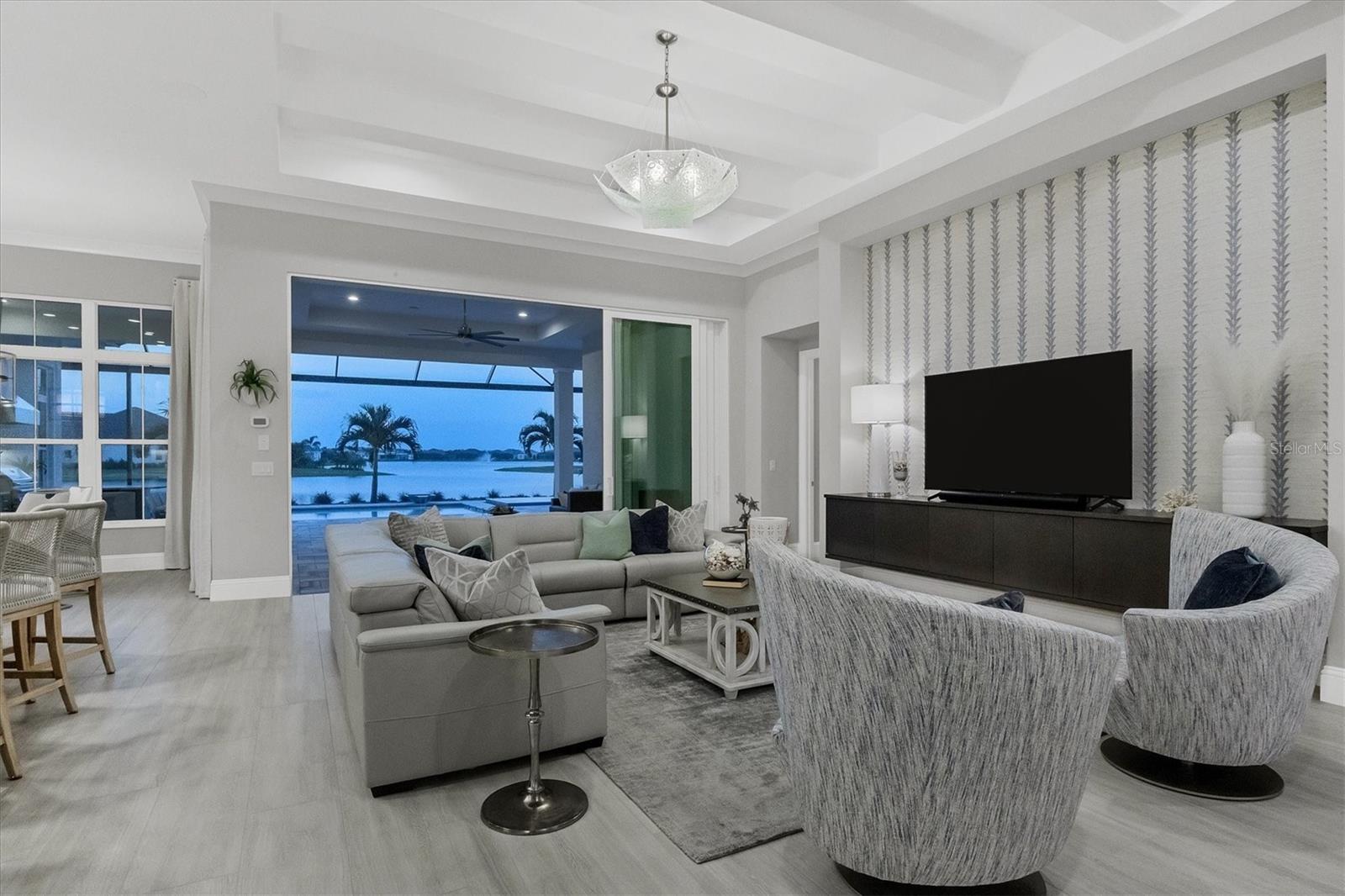 LAKE CLUB - Residential