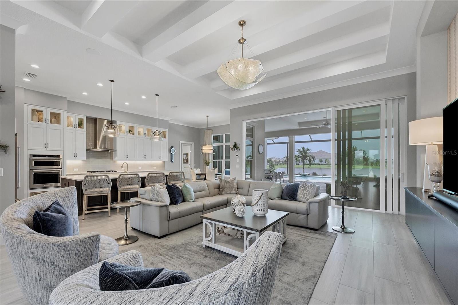 LAKE CLUB - Residential