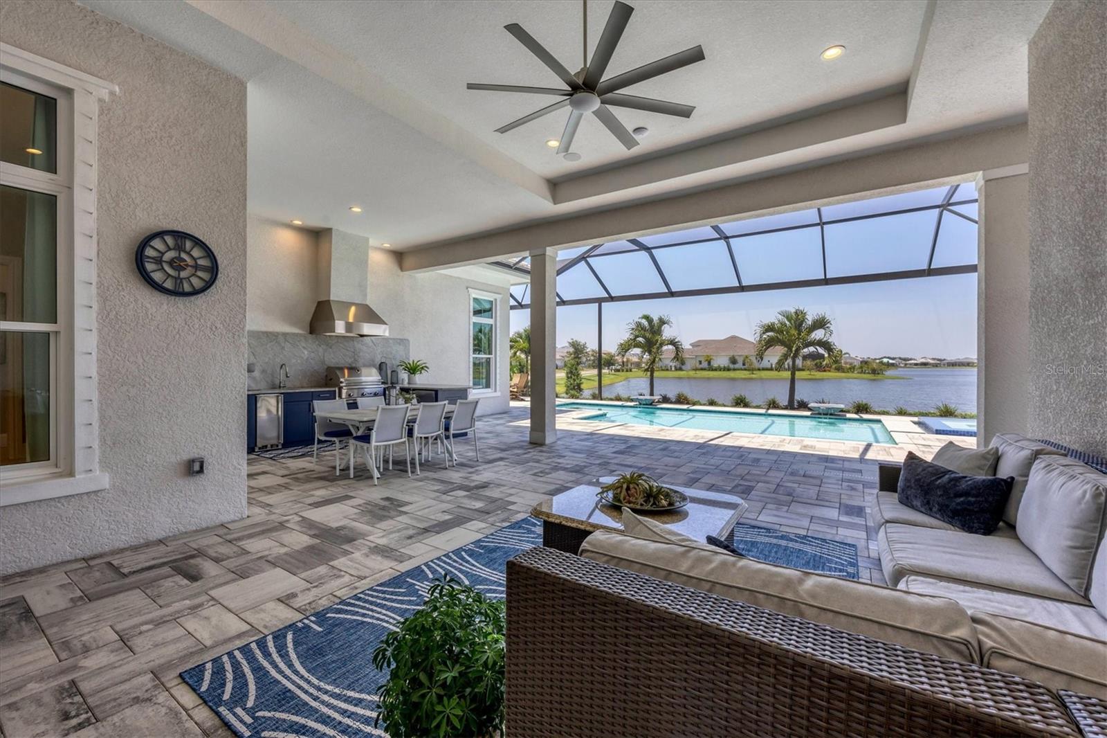 LAKE CLUB - Residential