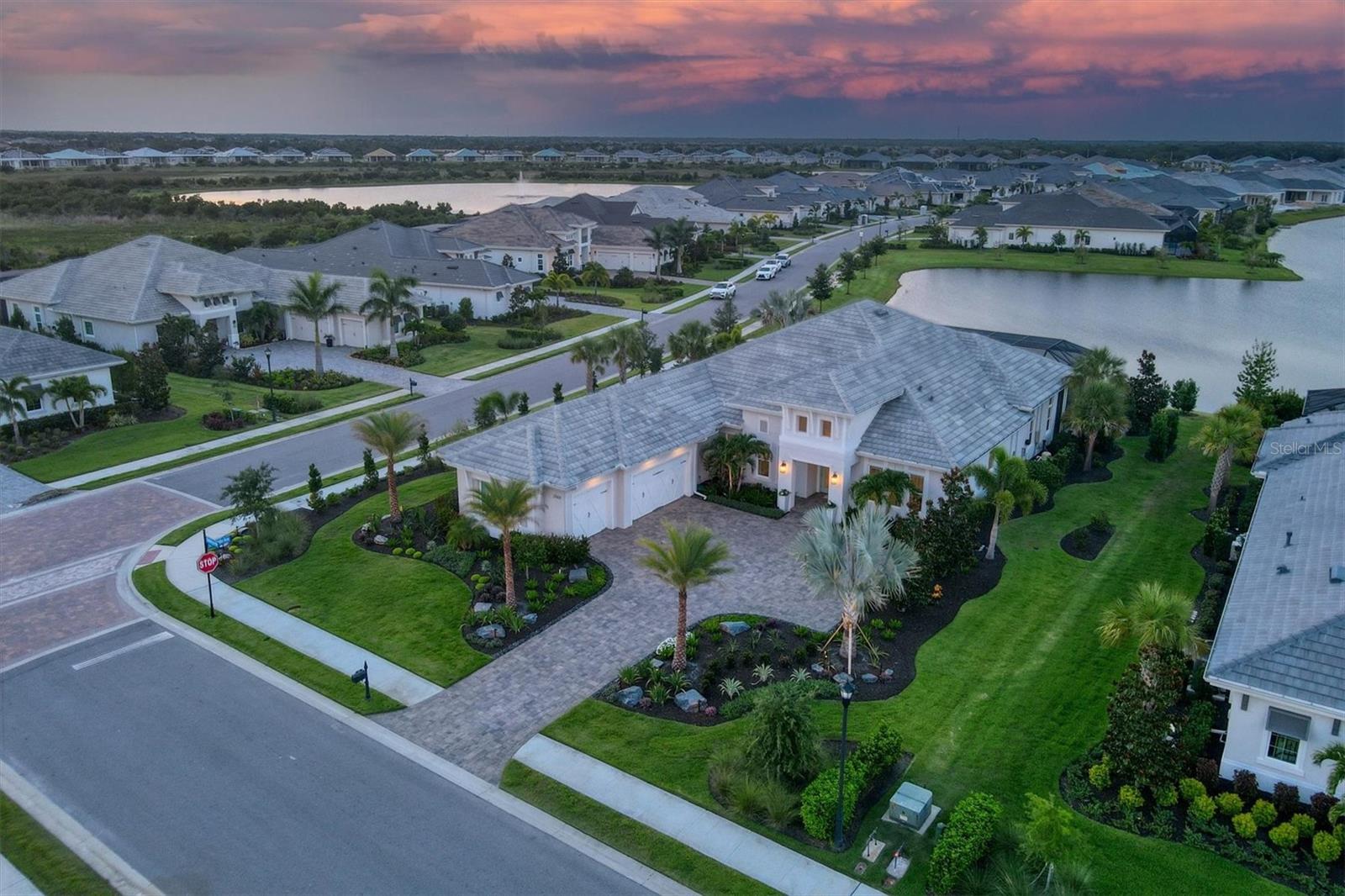 LAKE CLUB - Residential