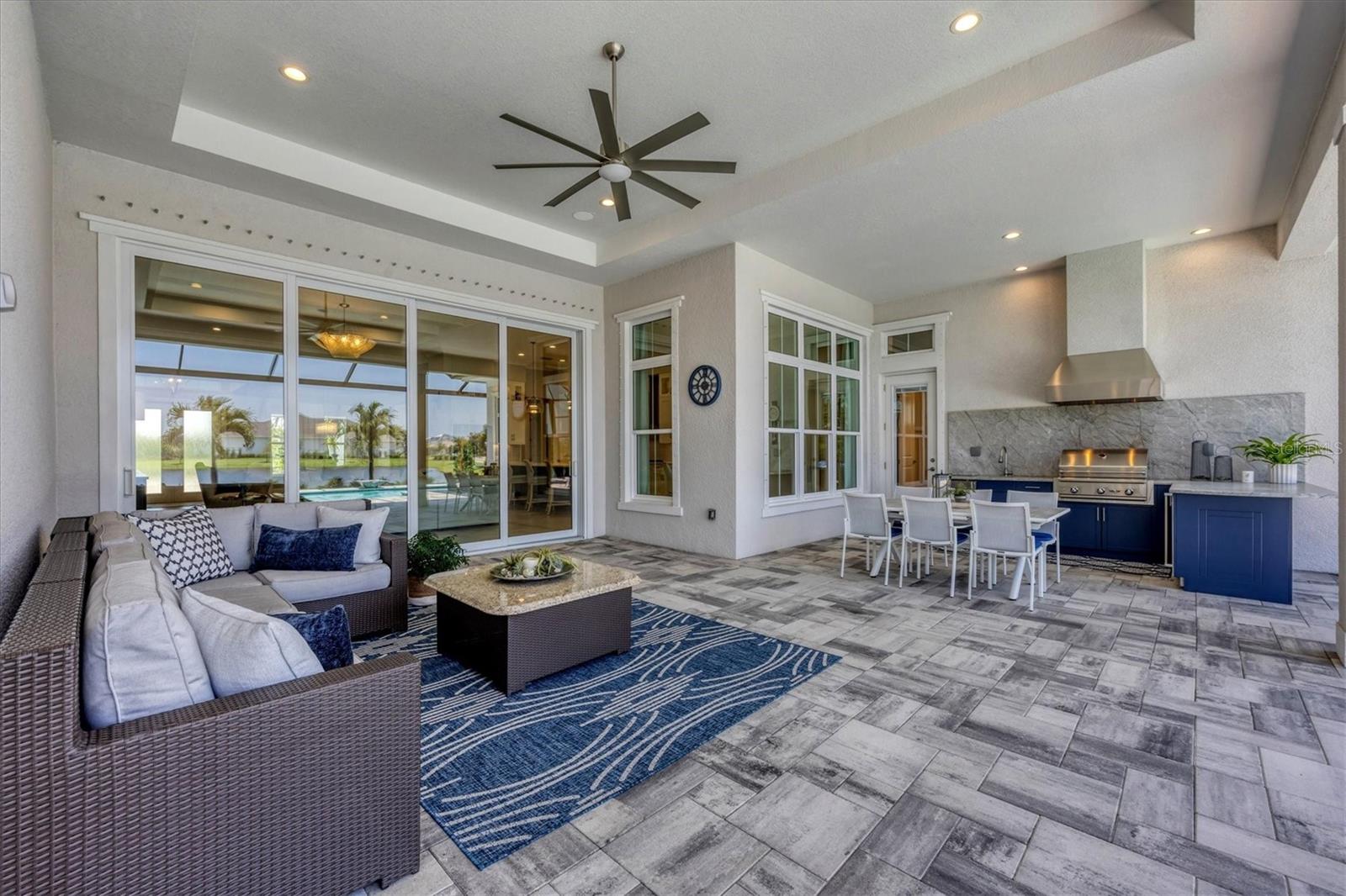 LAKE CLUB - Residential