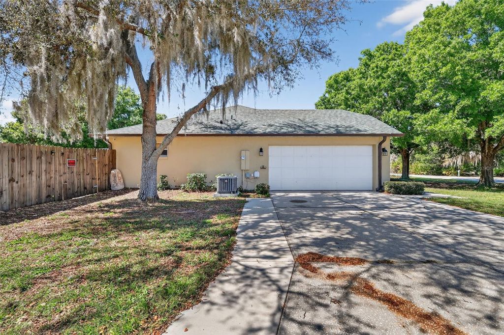 Photo of 11748 Ocklawaha Drive, Leesburg, FL 34788 (MLS # G5109811)