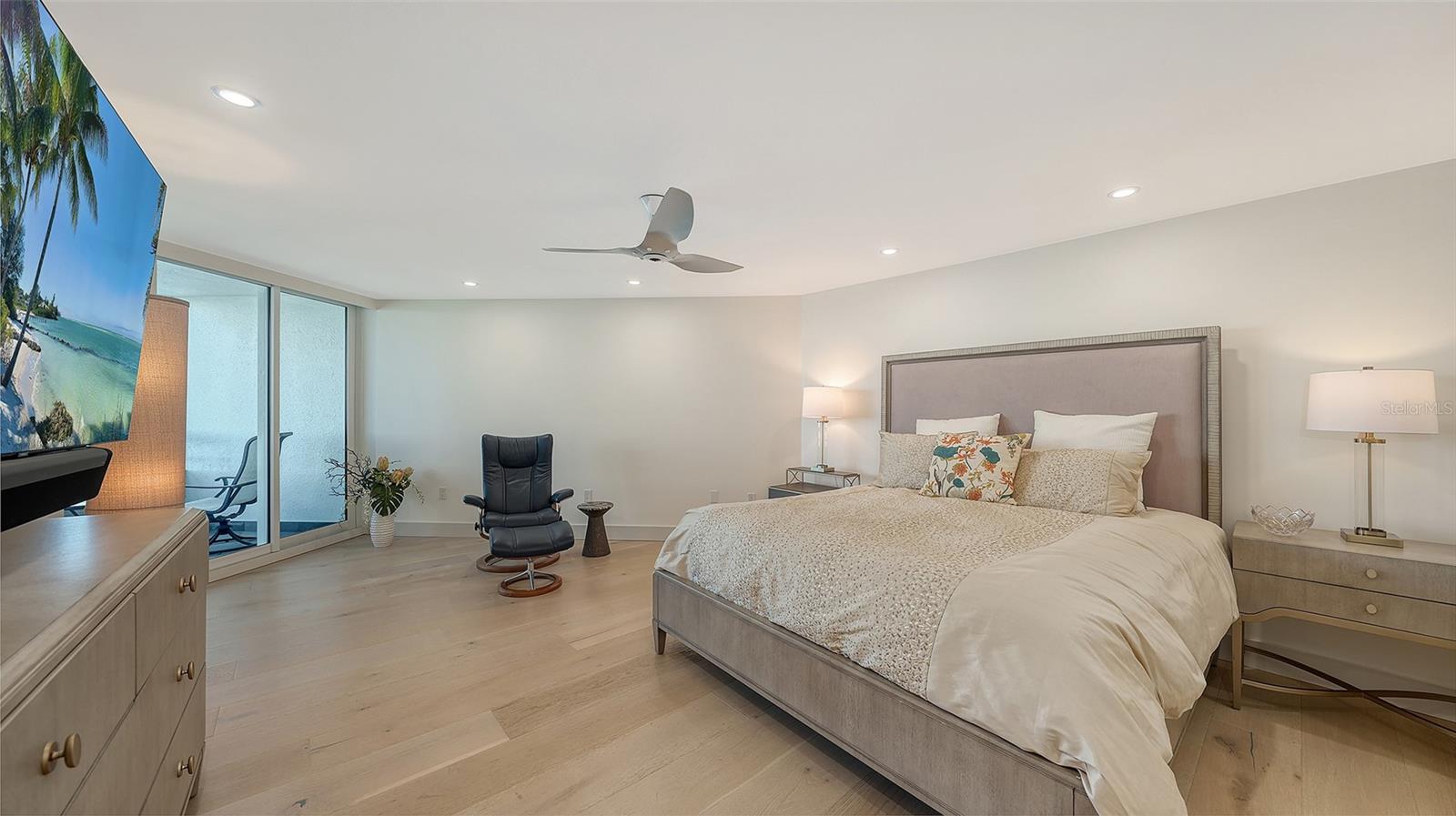 CONDO ON THE BAY - Residential