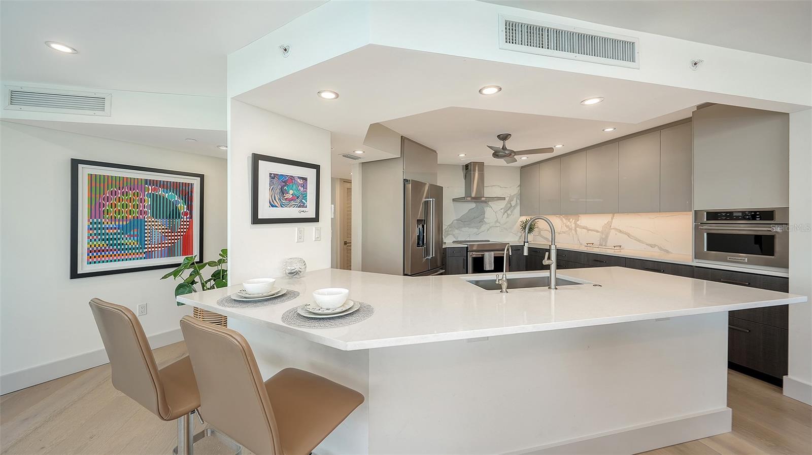 CONDO ON THE BAY - Residential