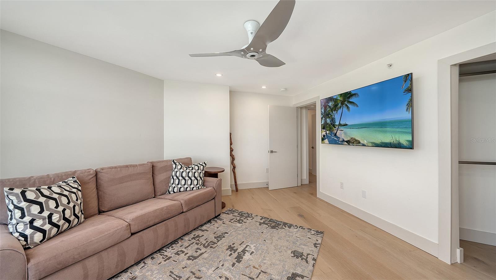 CONDO ON THE BAY - Residential