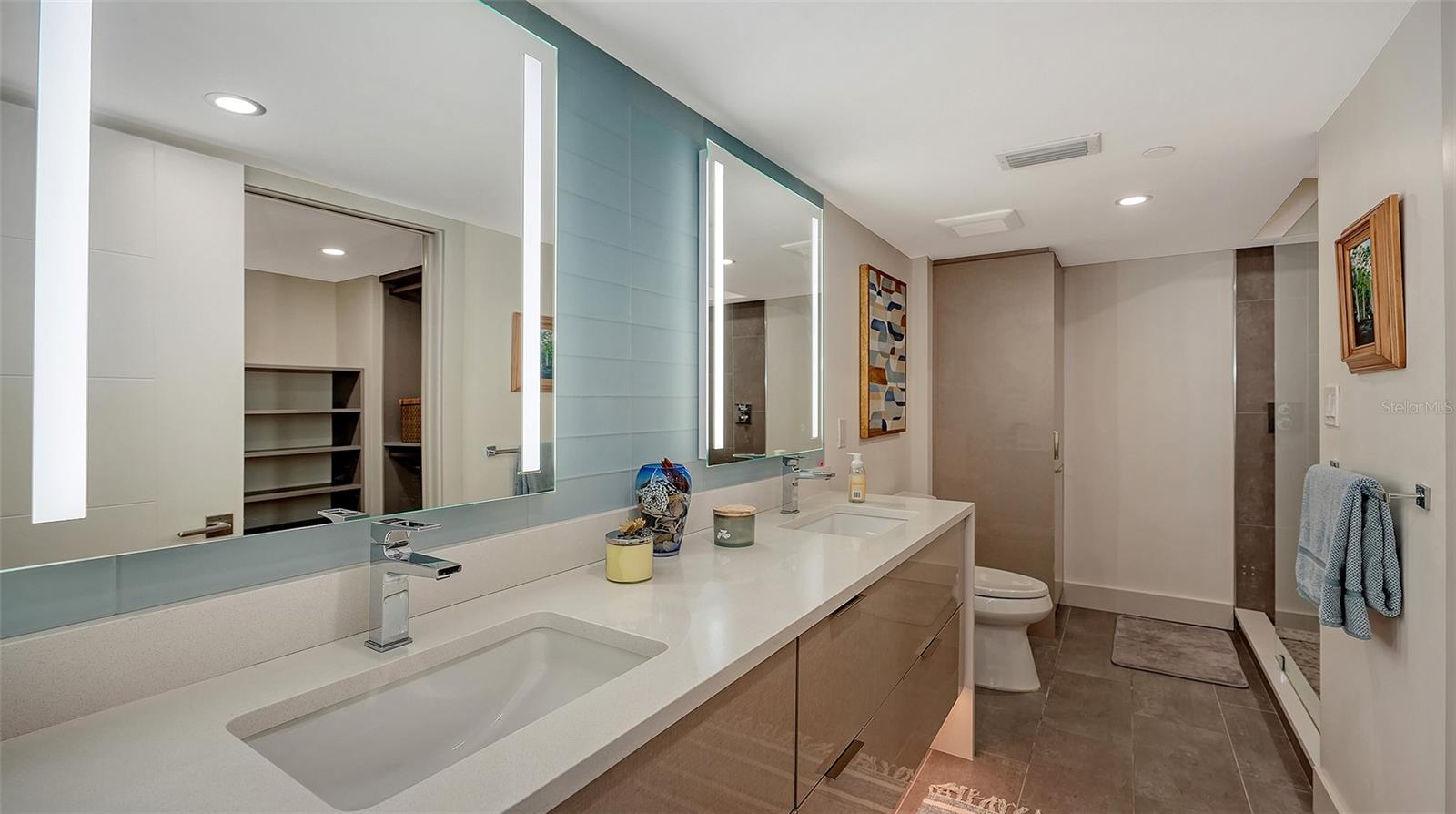 CONDO ON THE BAY - Residential