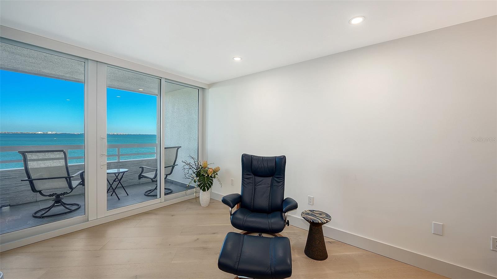 CONDO ON THE BAY - Residential