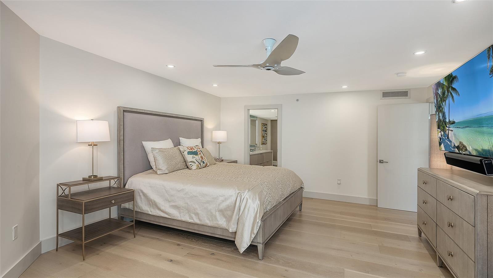 CONDO ON THE BAY - Residential