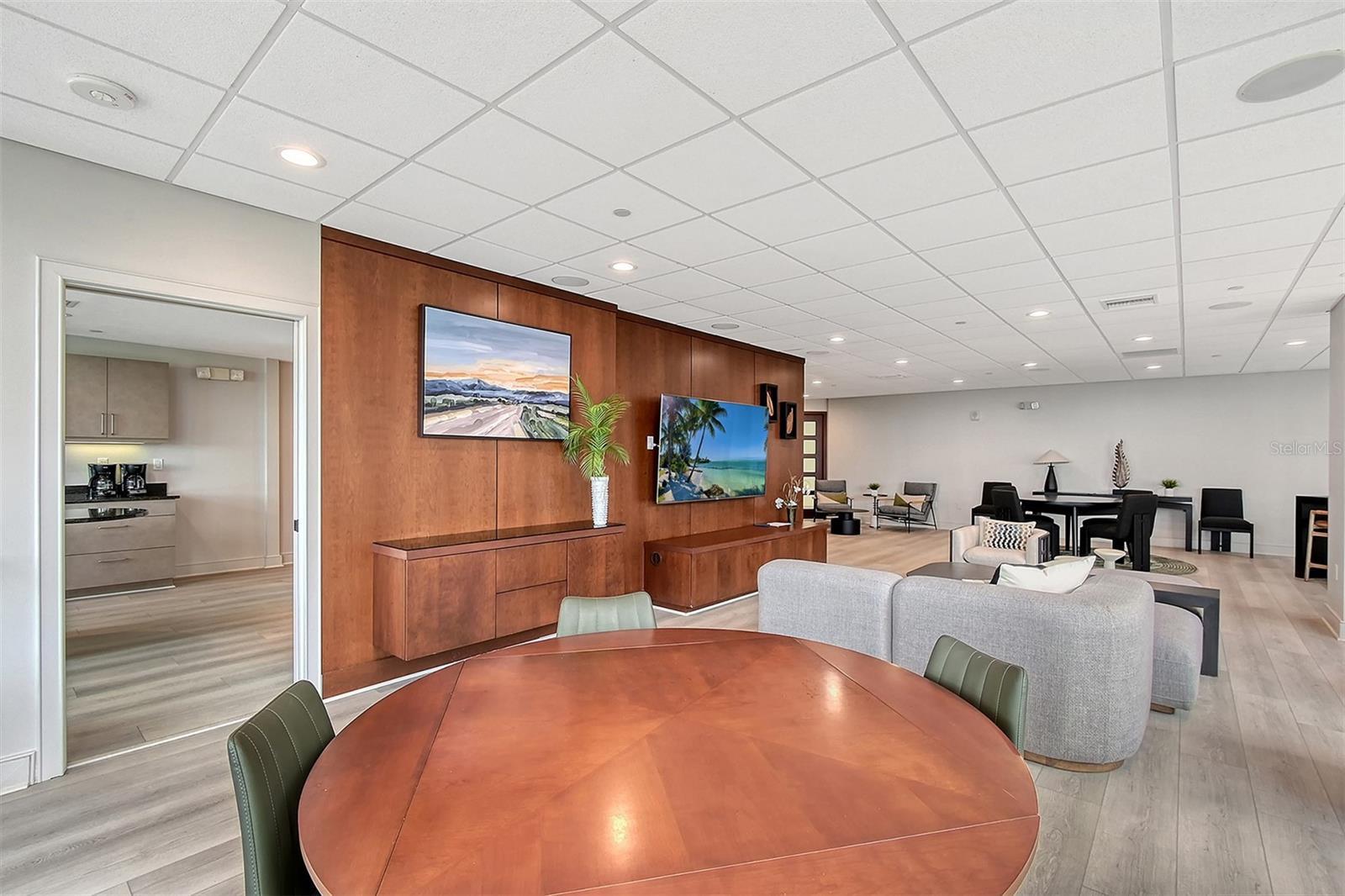 CONDO ON THE BAY - Residential