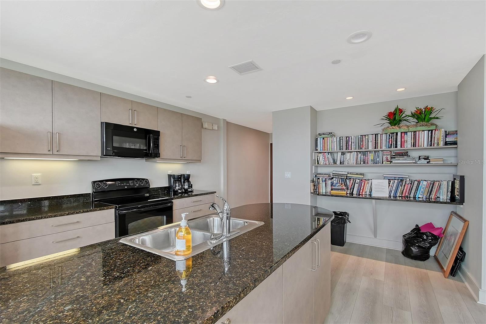 CONDO ON THE BAY - Residential