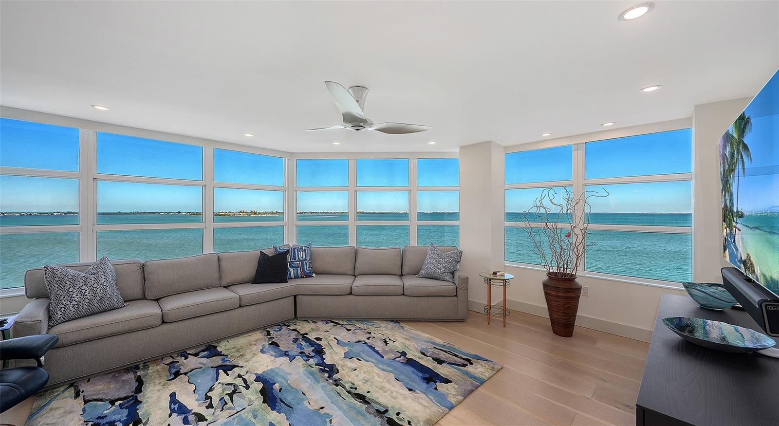 CONDO ON THE BAY - Residential