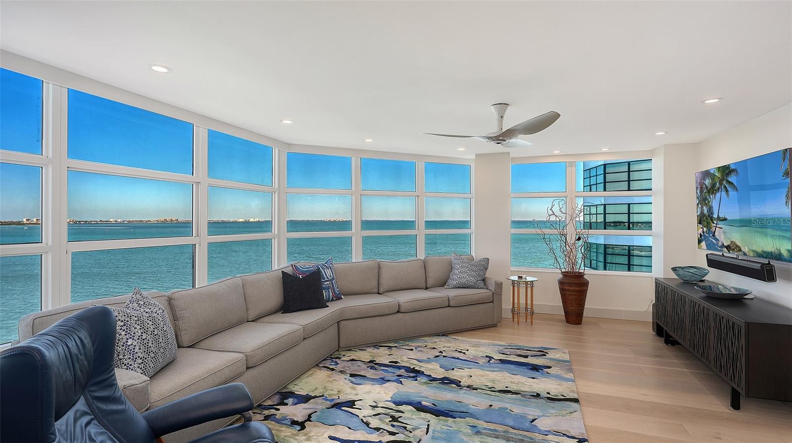 CONDO ON THE BAY - Residential