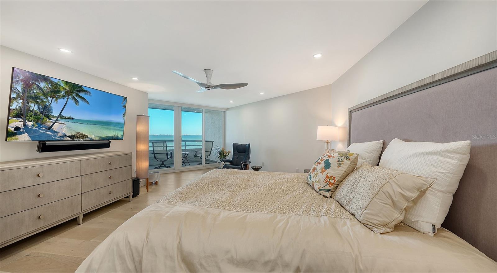 CONDO ON THE BAY - Residential