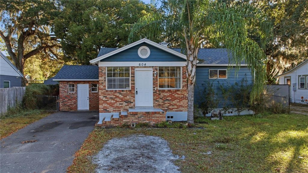 Photo of 604 Ross Street, Leesburg, FL 34748 (MLS # OM715800)