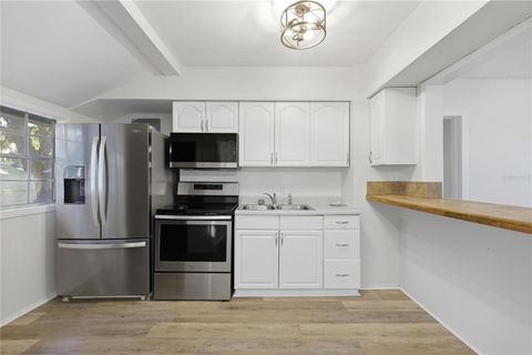 Tiny photo for 604 Ross Street, Leesburg, FL 34748 (MLS # OM715800)