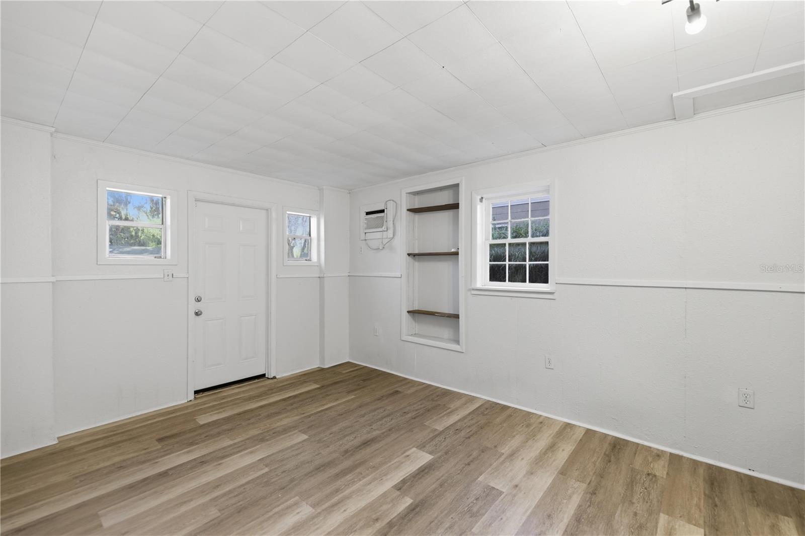 LEESBURG SCHOOL VIEW - Residential