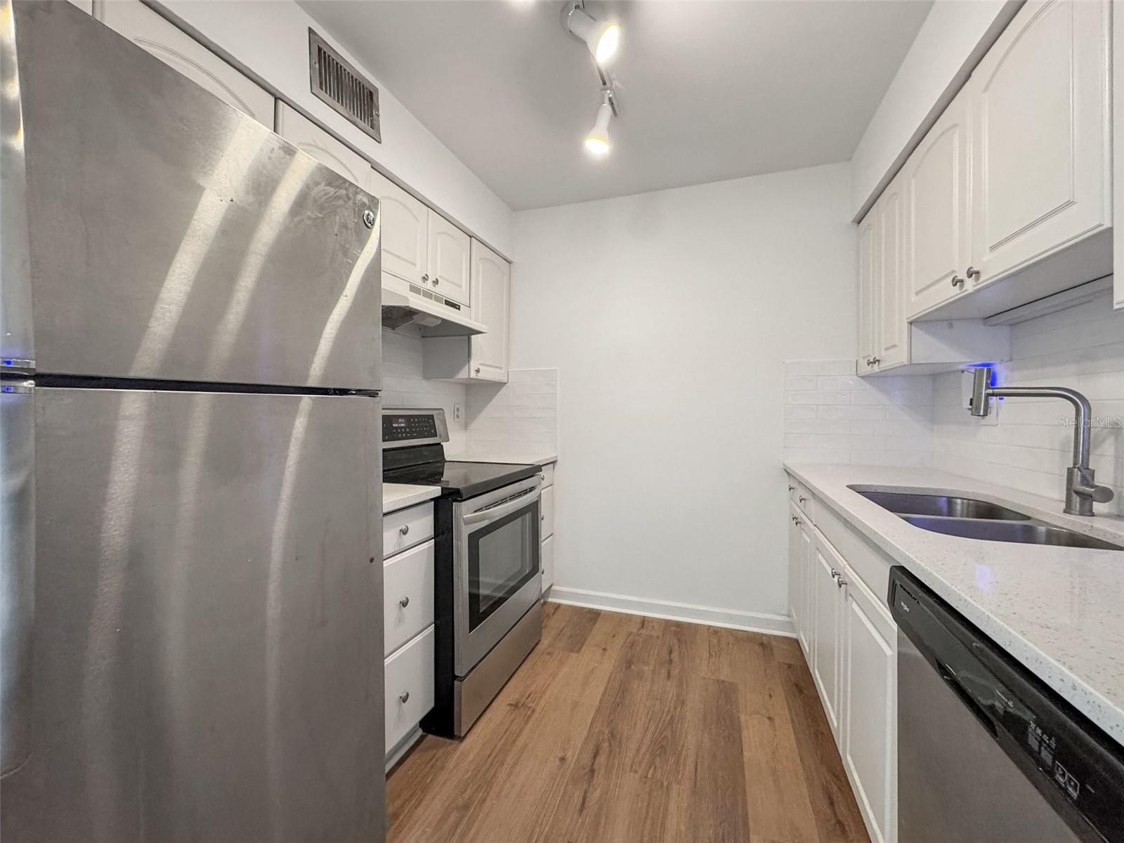 REGENCY CONDO THE - Residential Lease