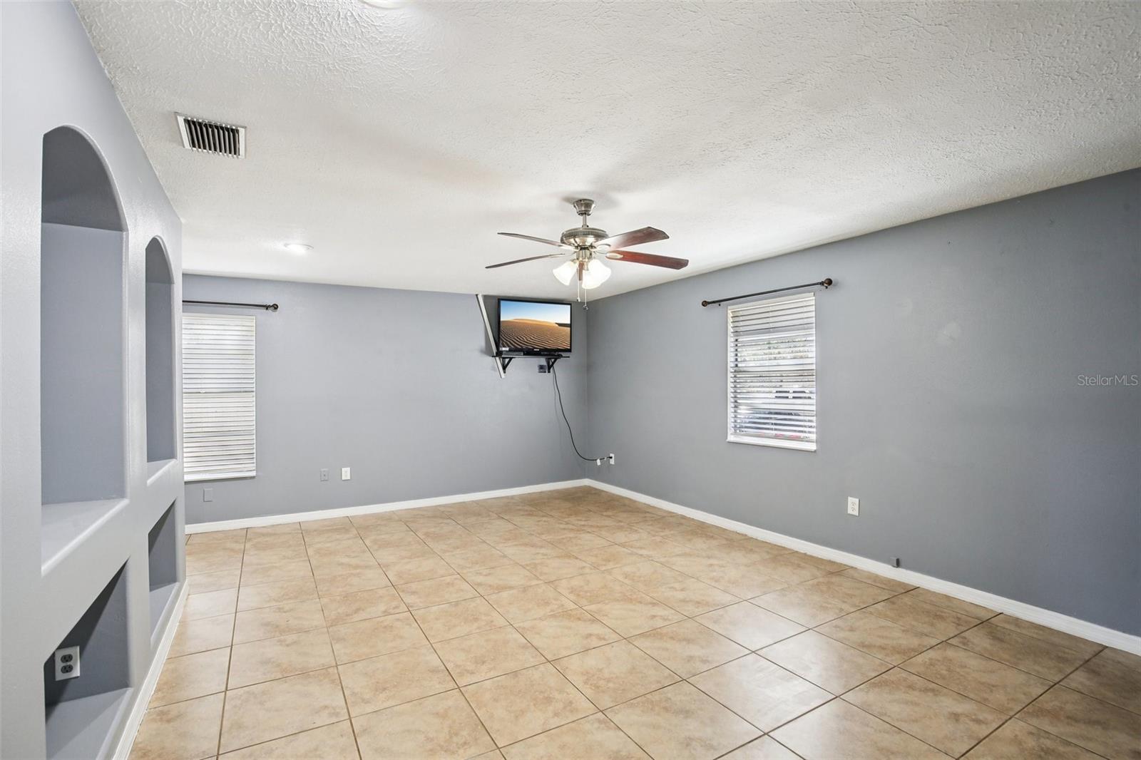 MIRROR LAKE - Residential