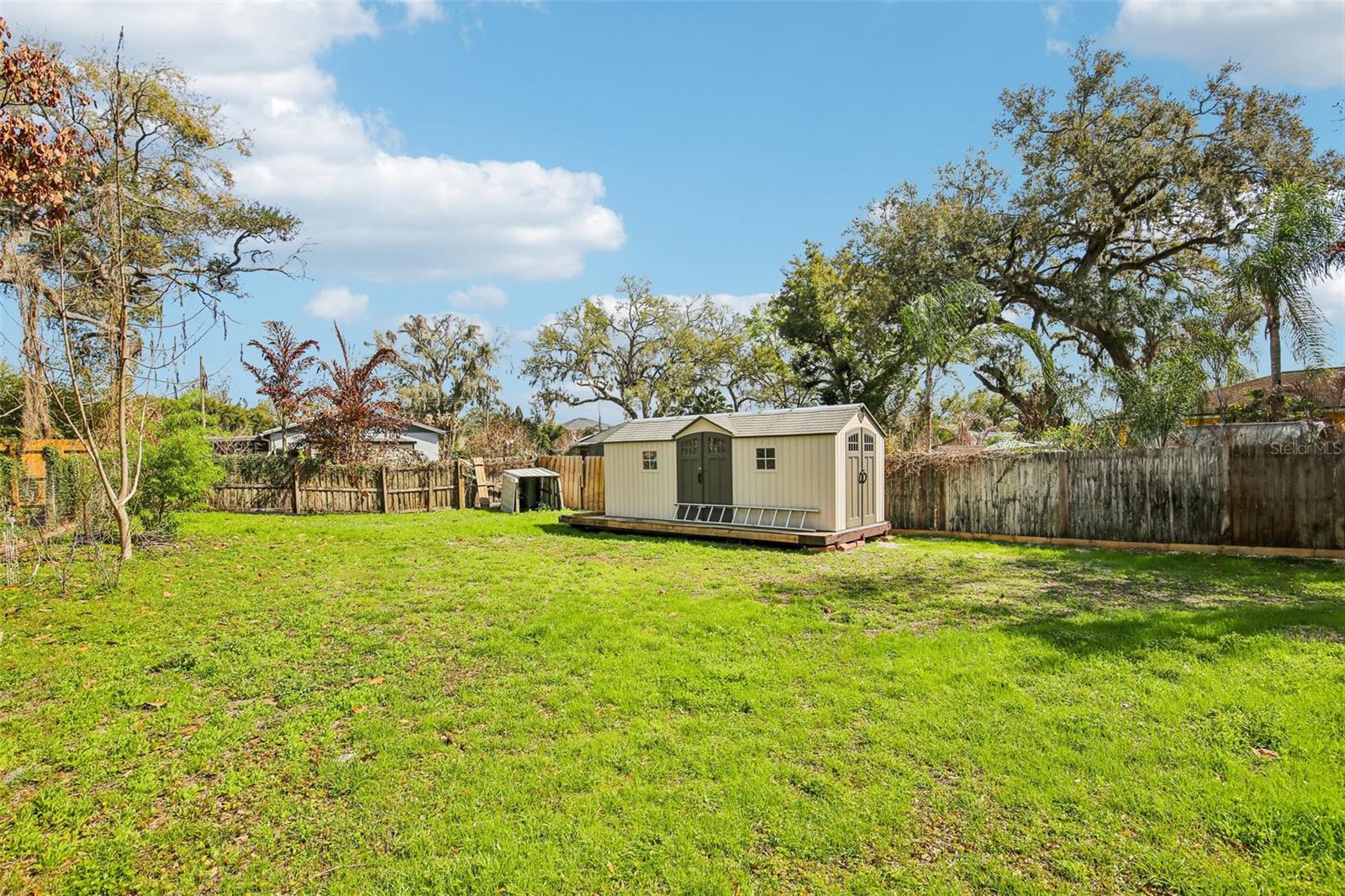 MIRROR LAKE - Residential