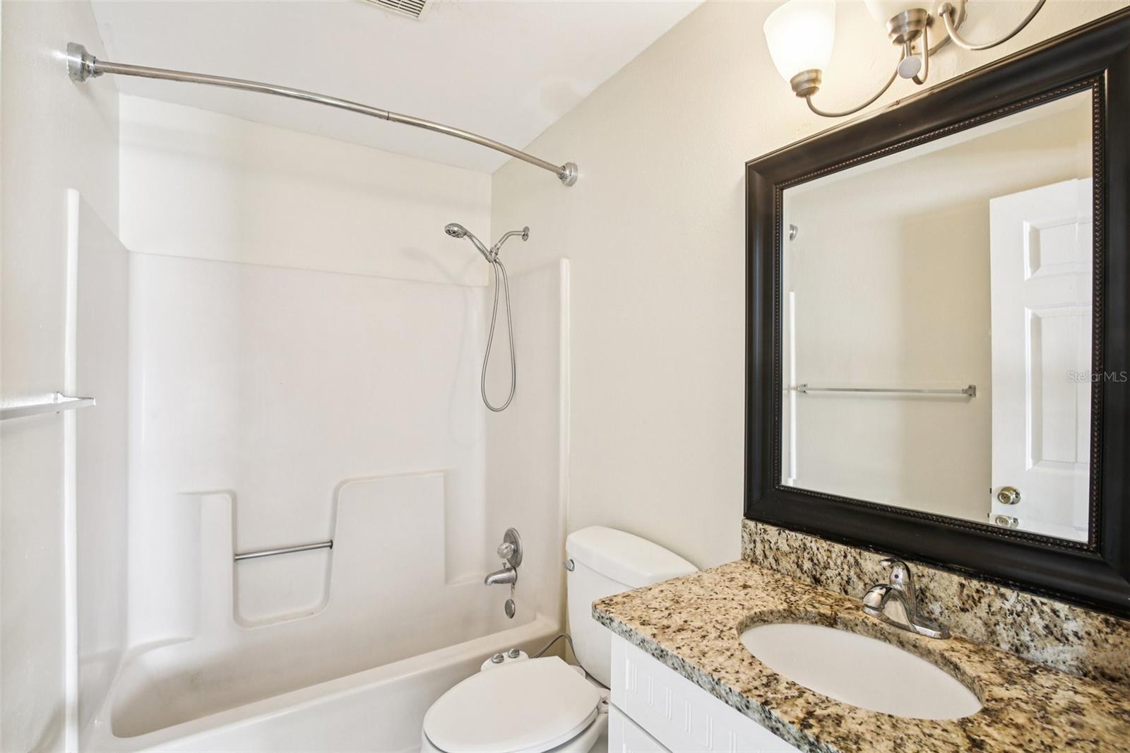 MIRROR LAKE - Residential